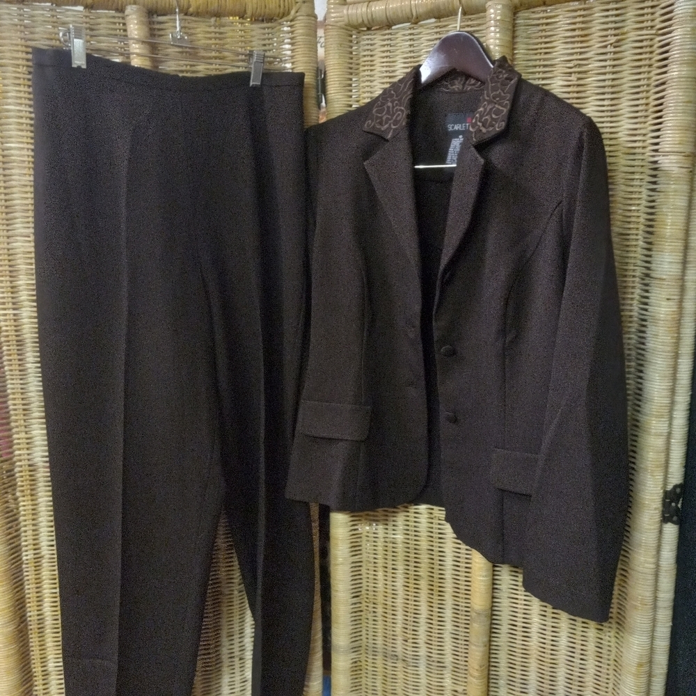 Scarlett Women's Pants Suit Brown Blazer 38" Pants 28/27 waist/inseam Size 10